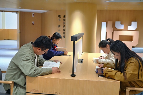 四人合照.jpg
