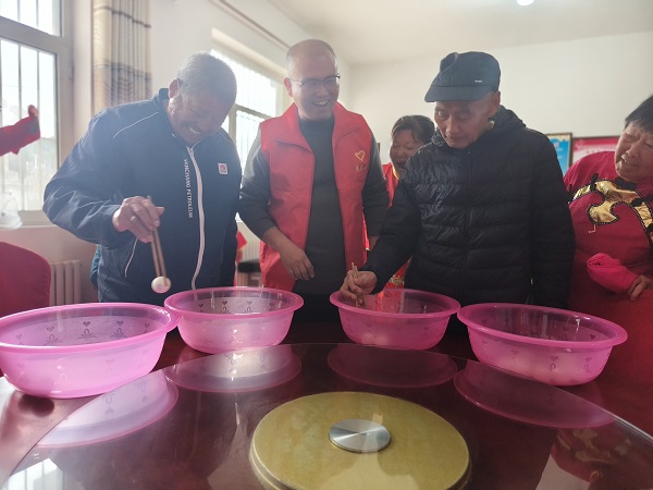 1761613602807988.jpeg 筷子夹球2.jpg