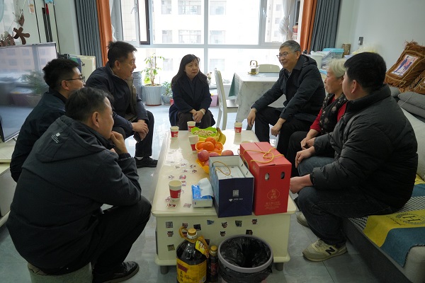 1769993867297549.jpeg 慰问照片.jpg